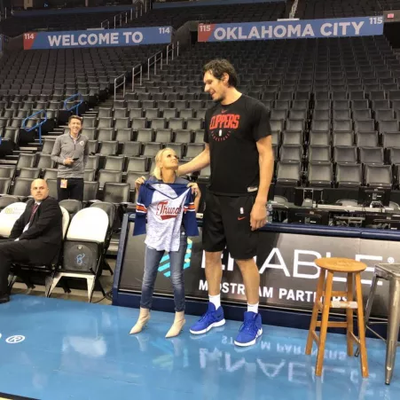 4’11 Kristen Chenoweth with 7’3 Clippers player Bogdan Marjanovic