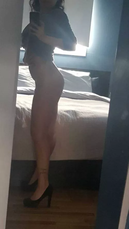 41(f) love how the light hits my curves