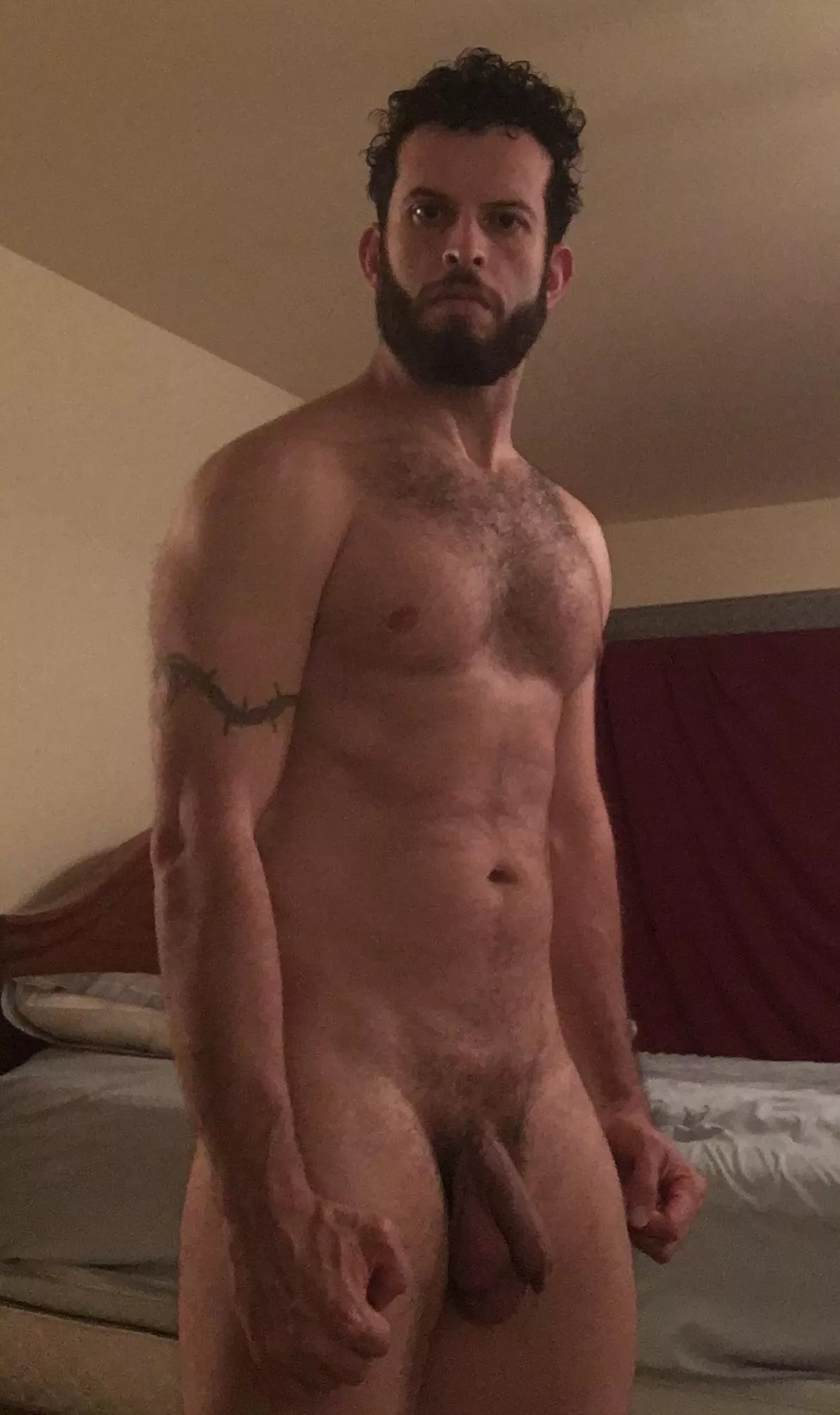 41M/5’11’/185. Uncut and proud of it. 41M/5’11’/185. Uncut and proud of it.