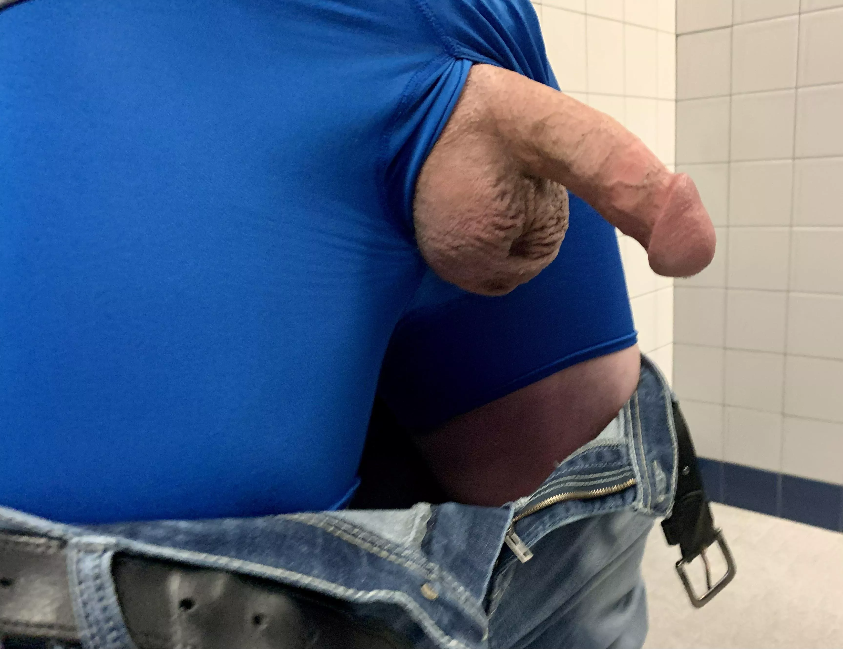 (42) Bored and horny at work