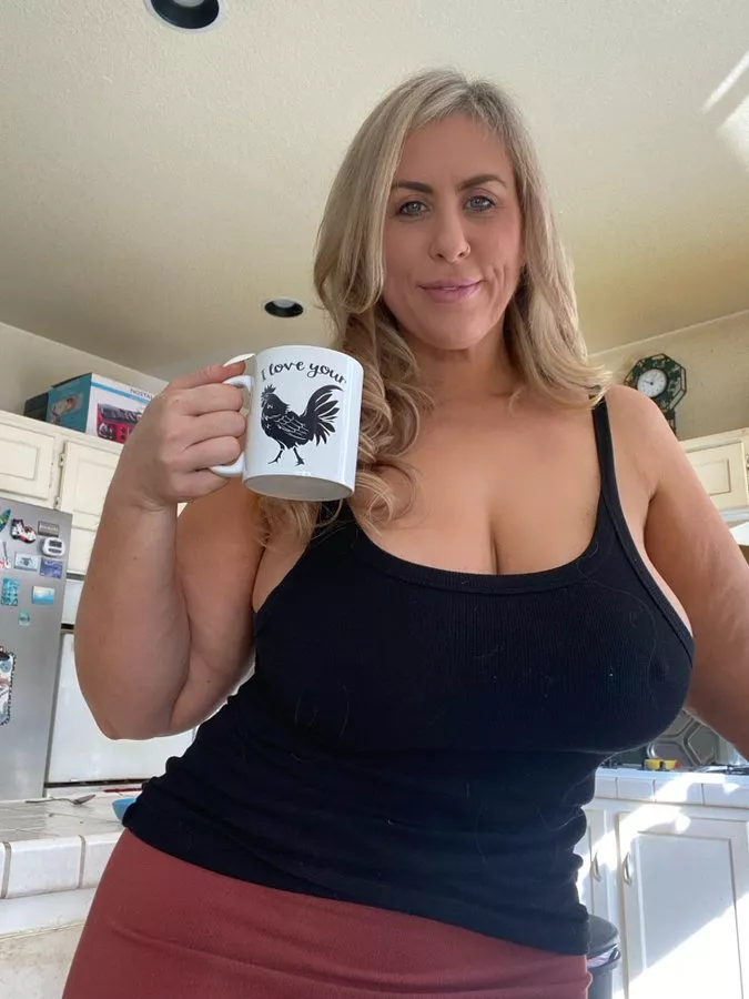 42 years old mom, can you handle her 🍆🍆