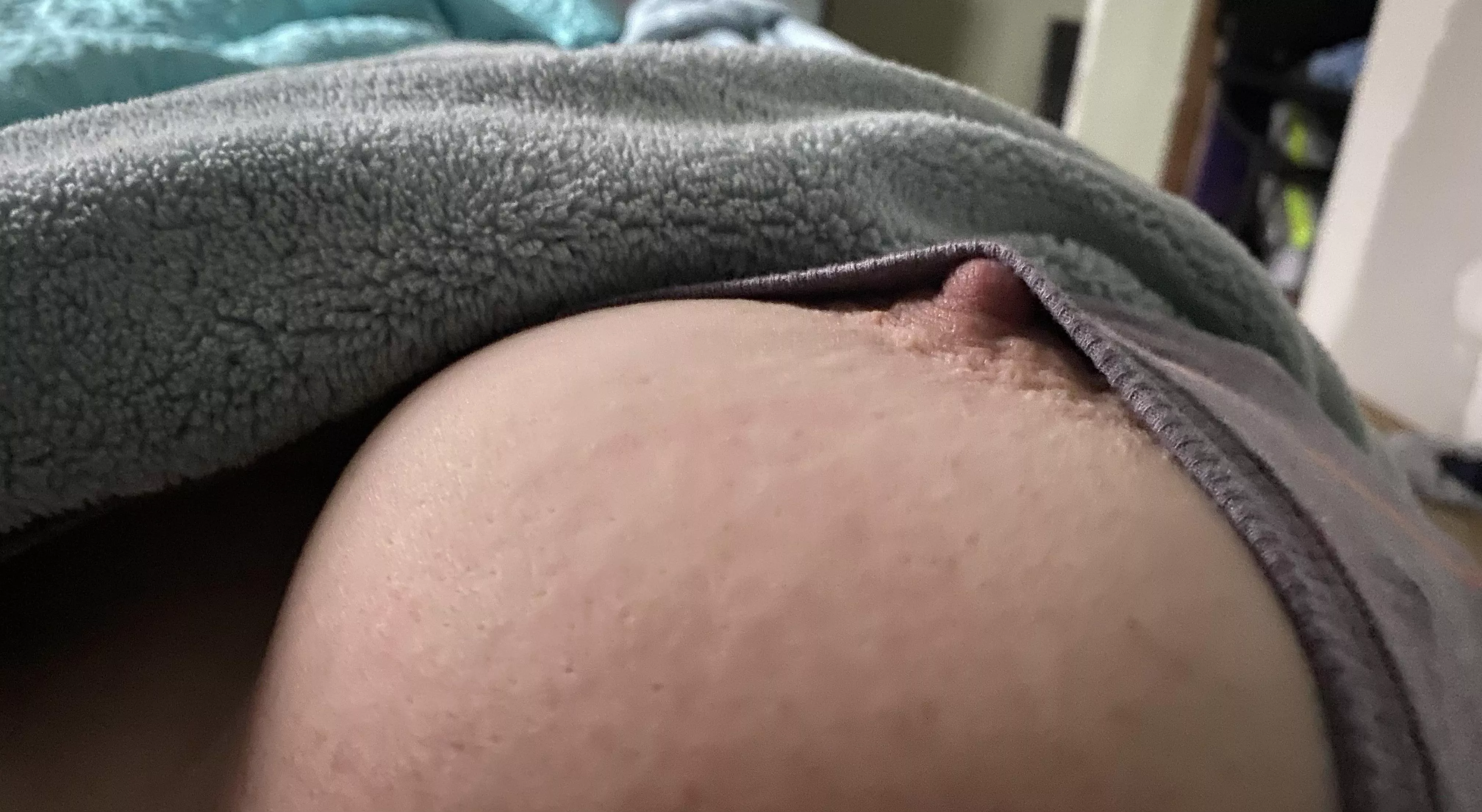 42/f/bi just waking up.