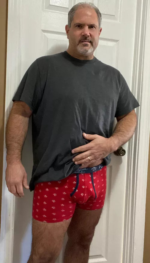 (44) M Just doing sexy dad shit. Happy Valentine’s Day!! 💘