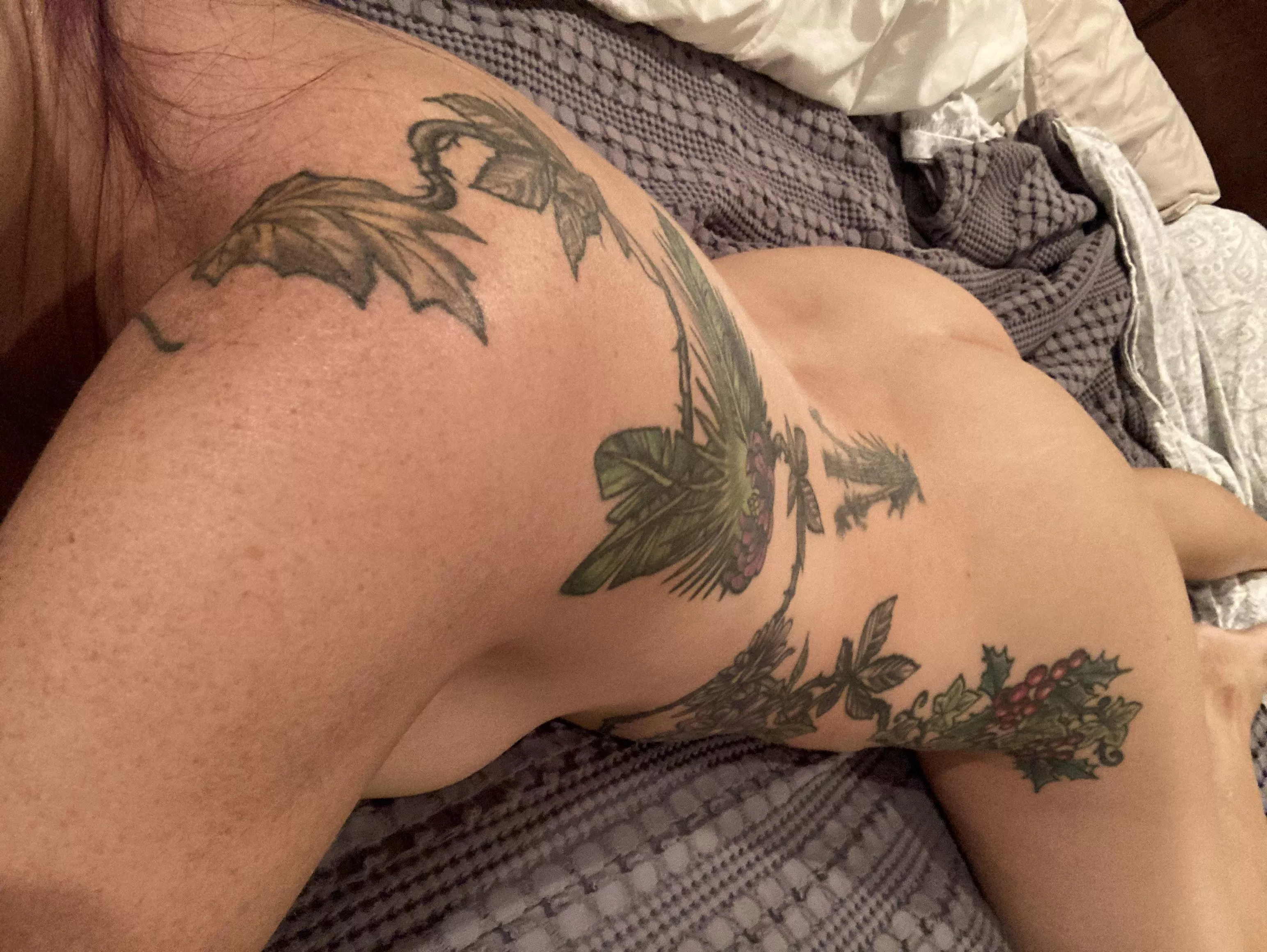 45 [f] 5’4” 140. Mom of two. Always trying to lose 5 pounds but I like the way my back looks!!