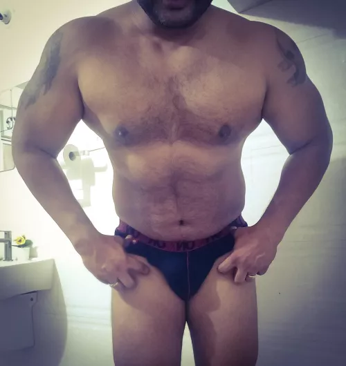 [47] If you think i got too many clothes on, hit me up and I will strip for you!