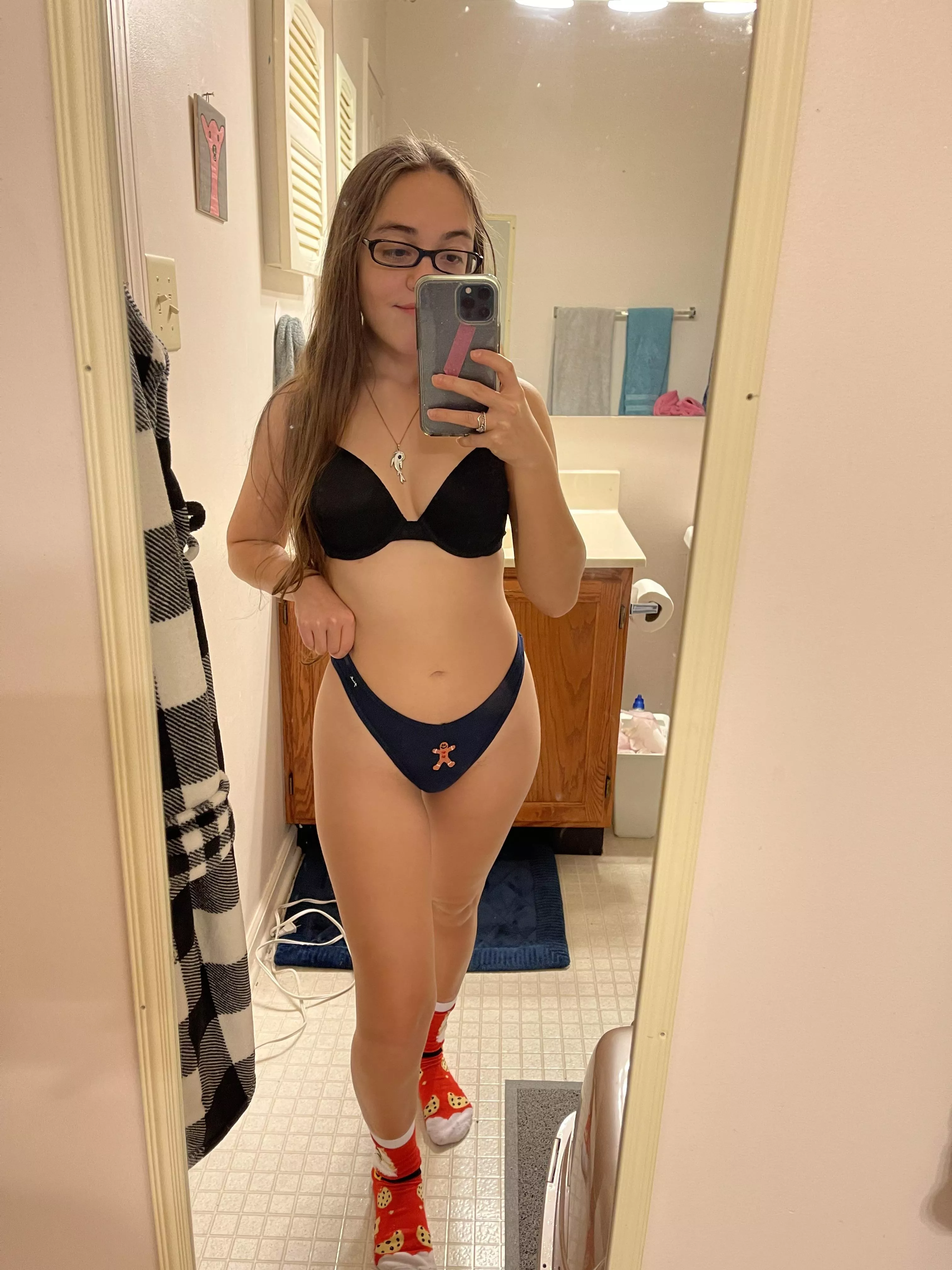 4’8 petite smash or pass? 💚