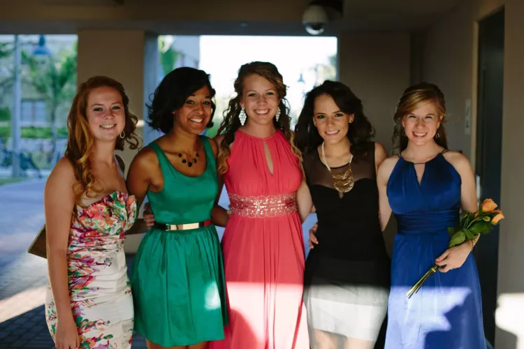 [5] hot babes, dm open