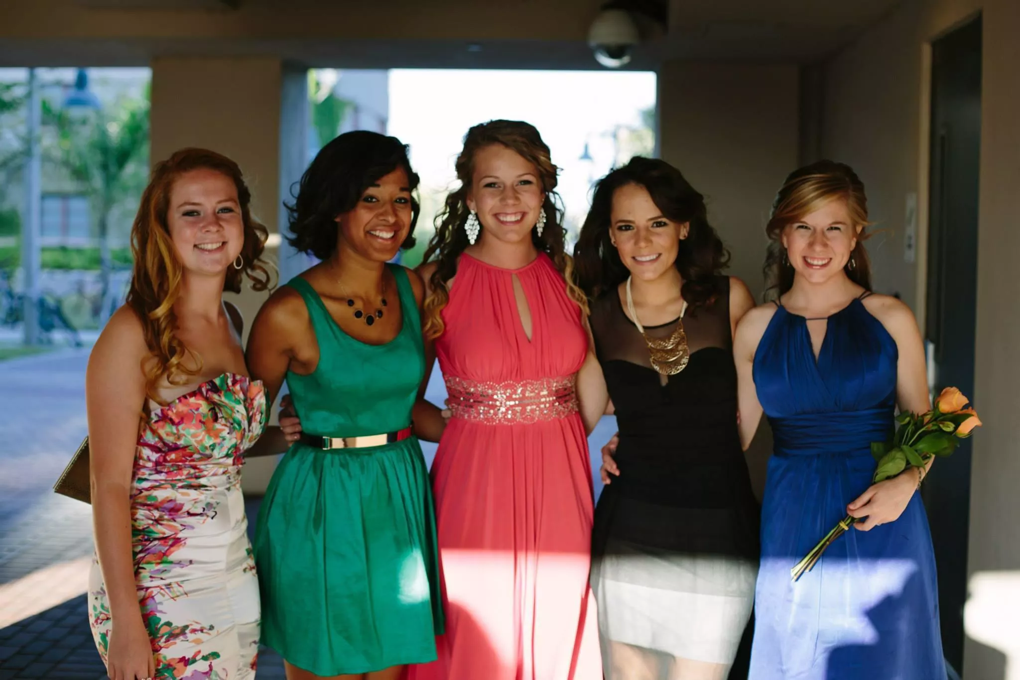 [5] hot babes, dm open