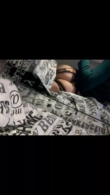 50⬆️votes I’ll post vedio of me fucking my self👅