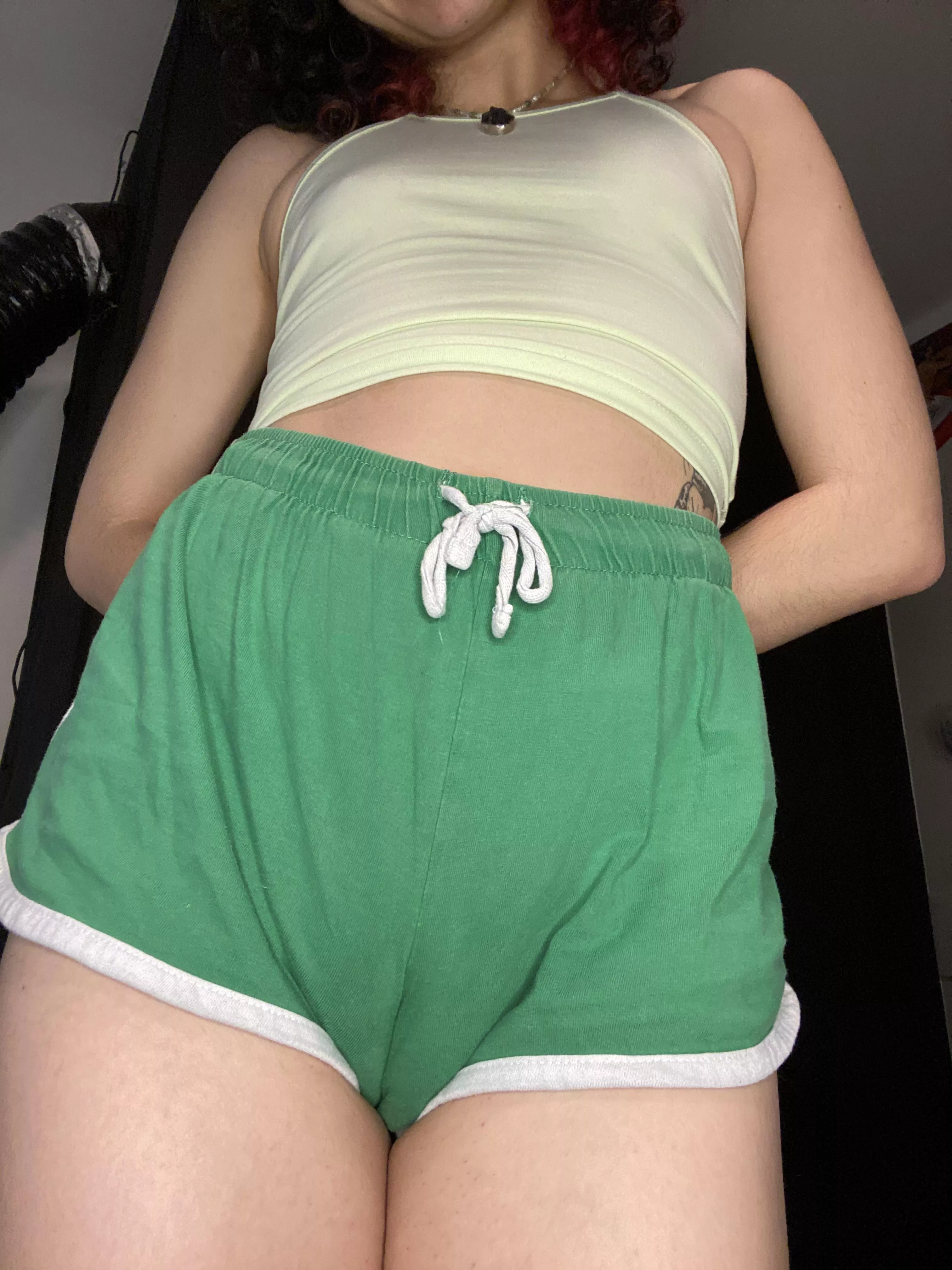 5’2” 2000s brat😝 Would you fuck me?