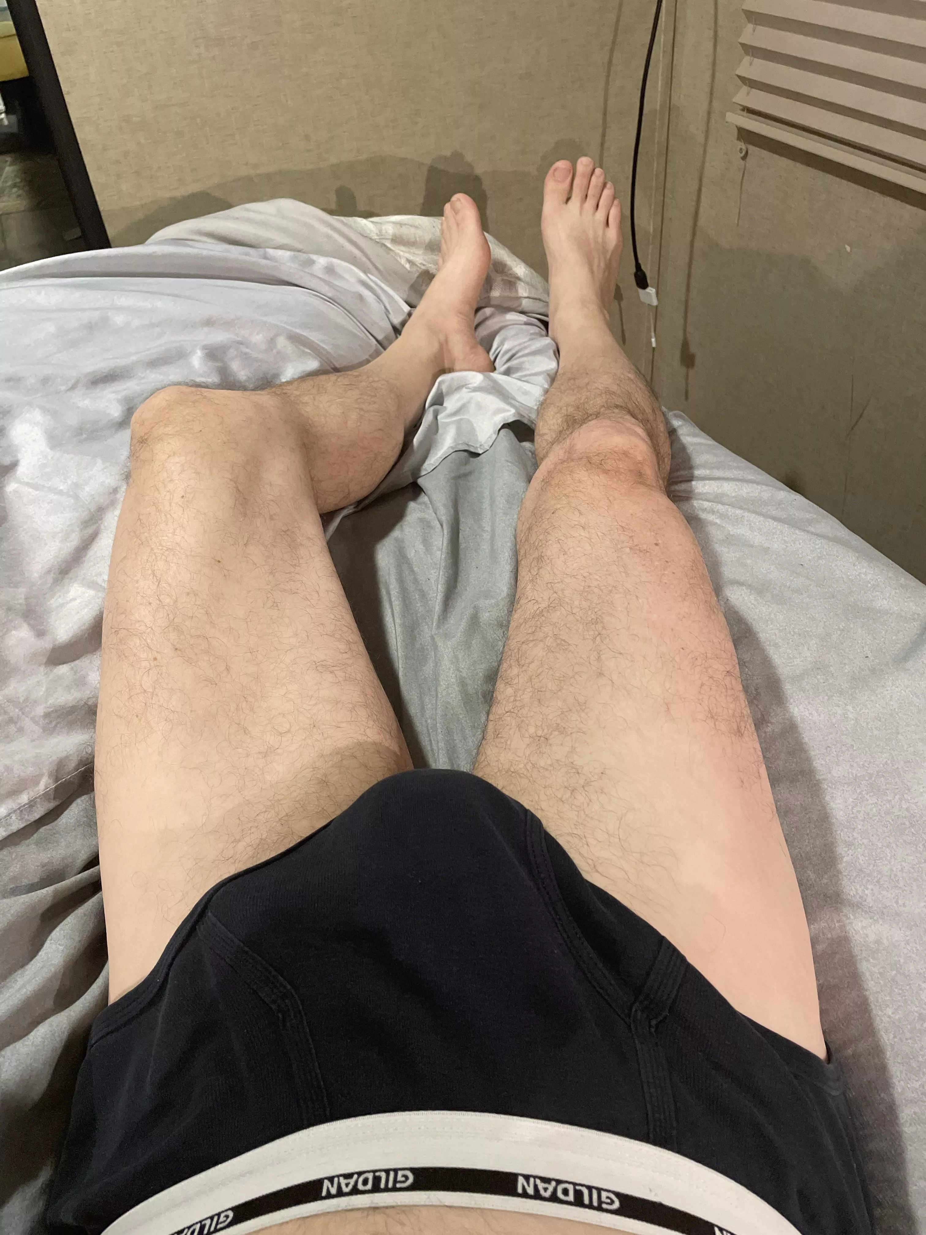 (52) Would any of my Ladies like to come keep me warm? 🥶