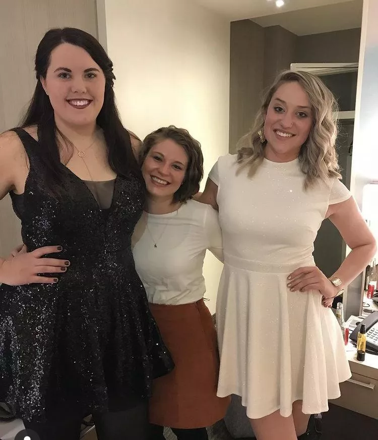 [5’8]Smiling girl with here Amazon’BFs