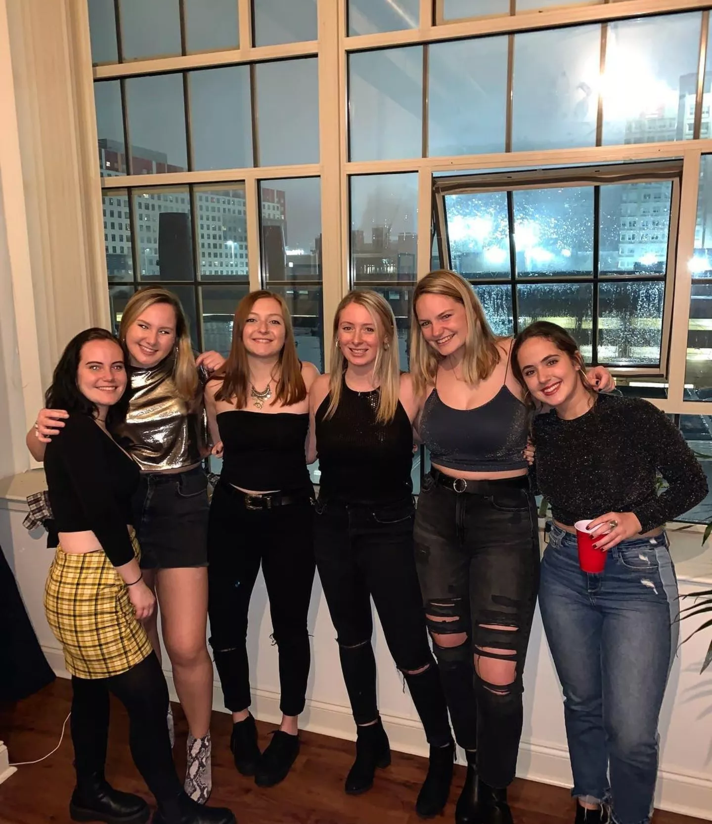[6] sexy friends from college