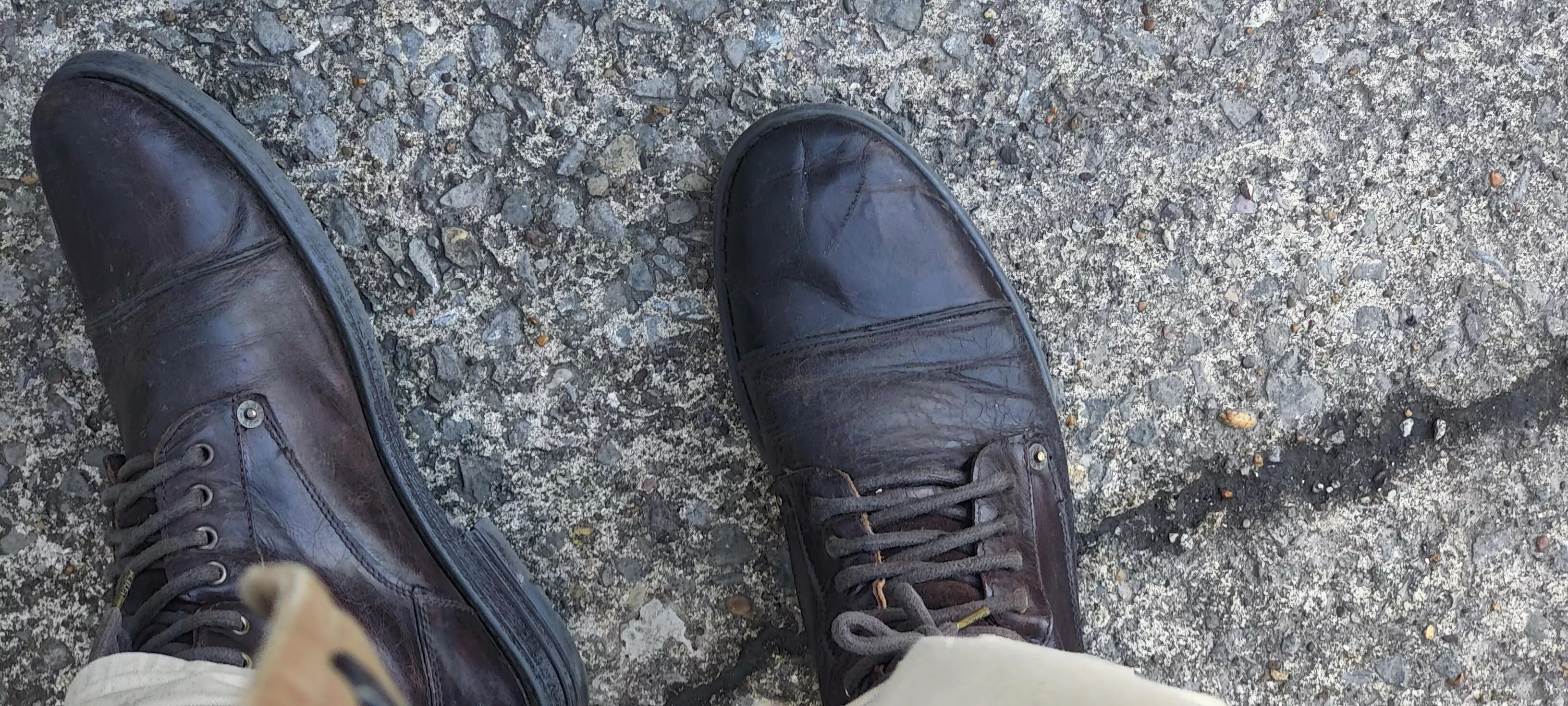 6 years old Levi's boots, reaching end of their life, non resoleable. They had a good life :)