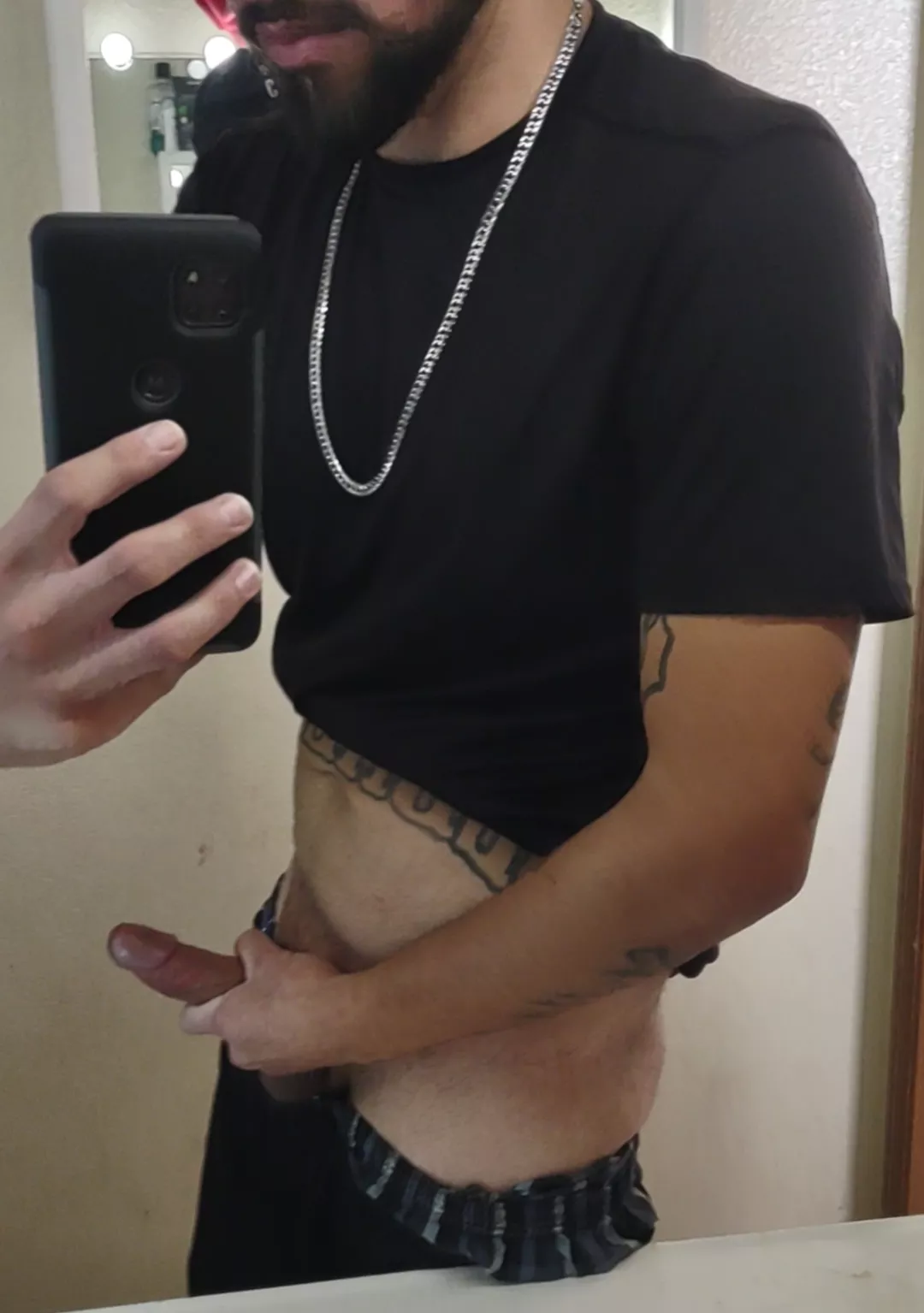 6'2 Hispanic 31 and lots of fun 😉🎄☃️