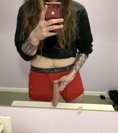 6'3, long hair, and tats. Am I your type? 🖤
