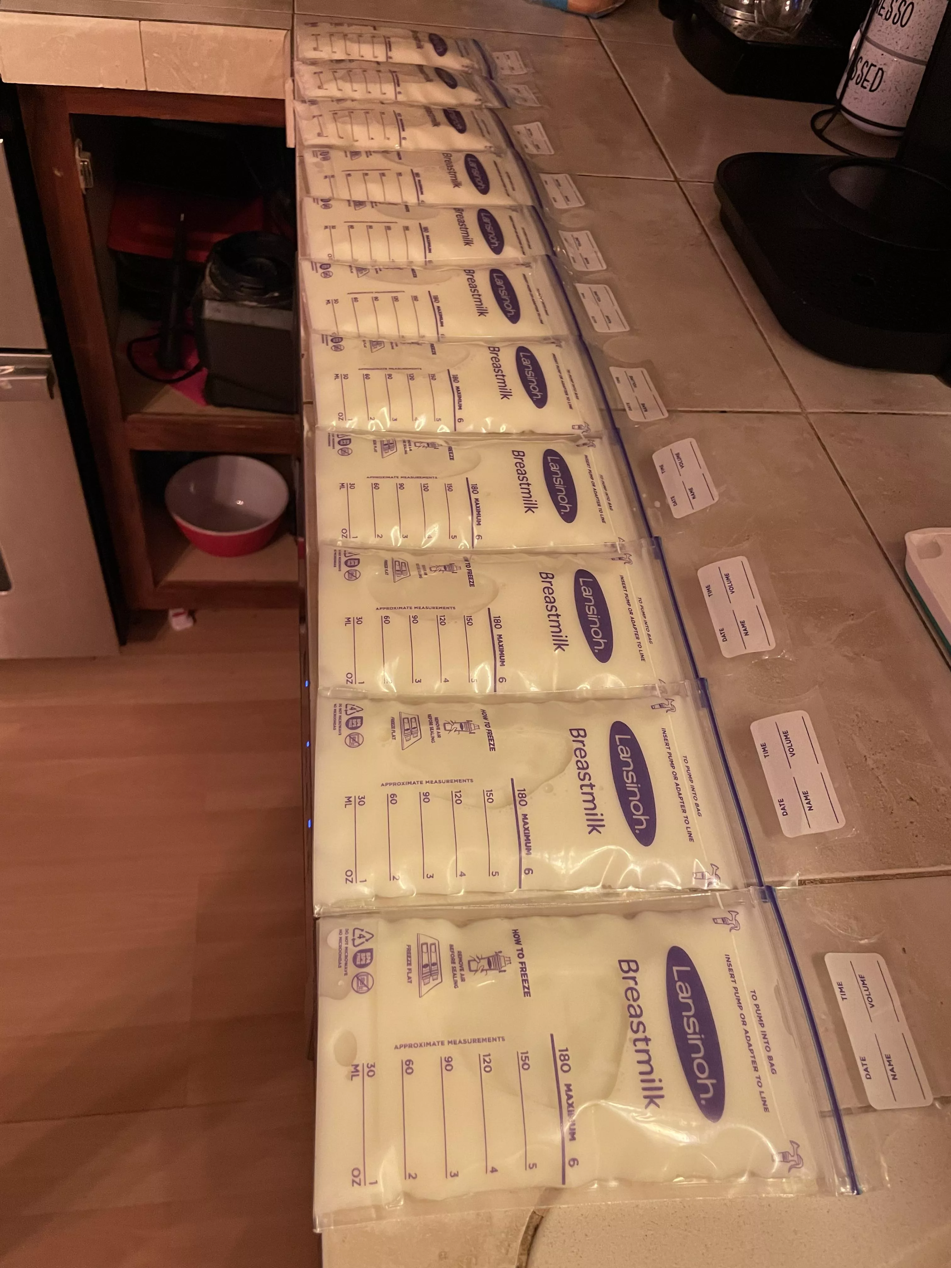 66oz bagged today, thinking about trying to make breast milk ice cream 🥰 66oz bagged today, thinking about trying to make breast milk ice cream 🥰