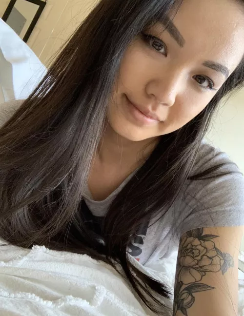 99.9% tatted Chinese. Look at these lips. Want them around your cock? πππ¦