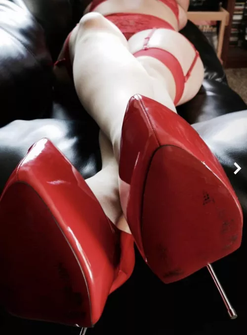 A cool 6’5” with these stilettos [f]