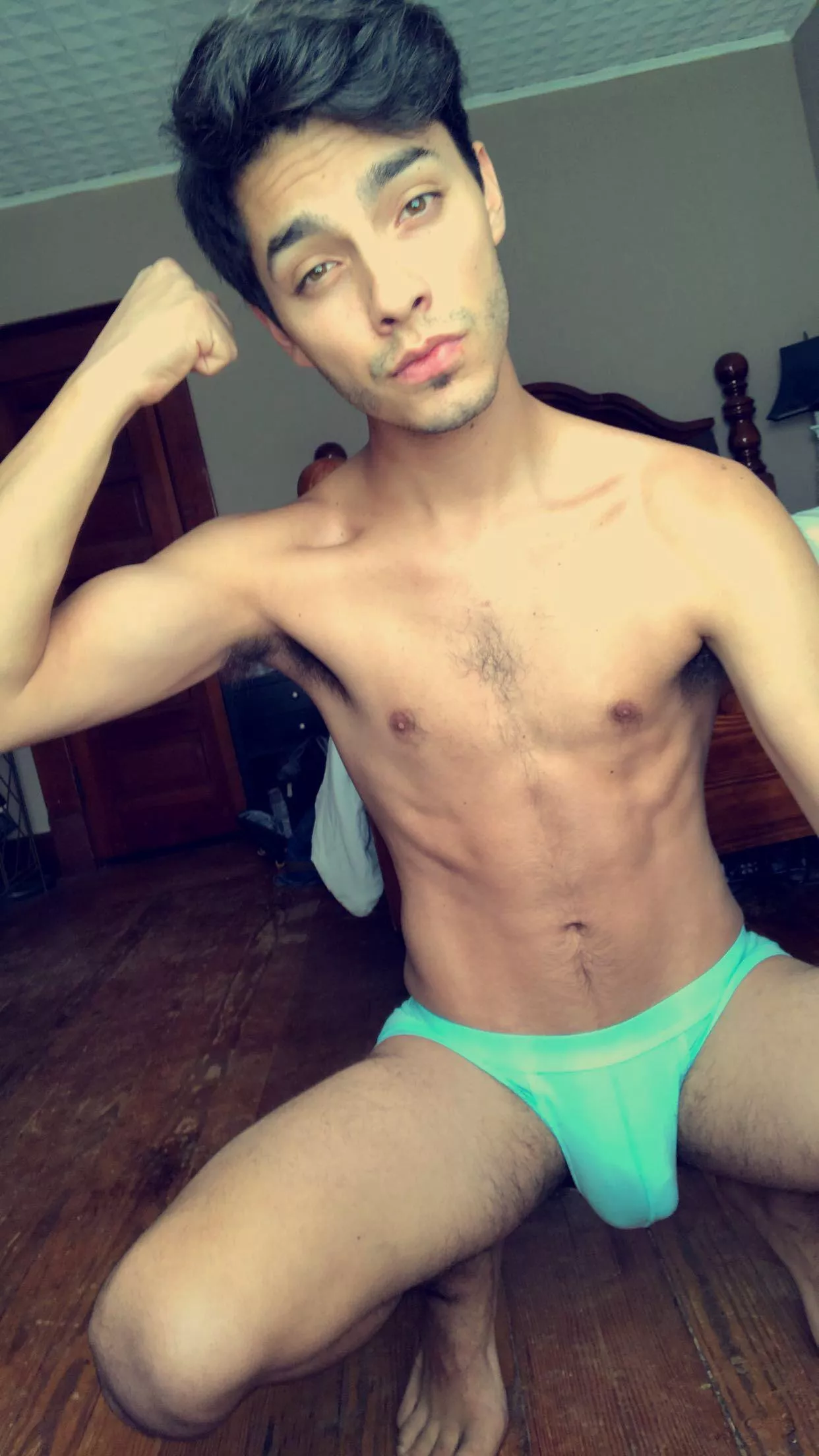 A crumb of attention please 😘