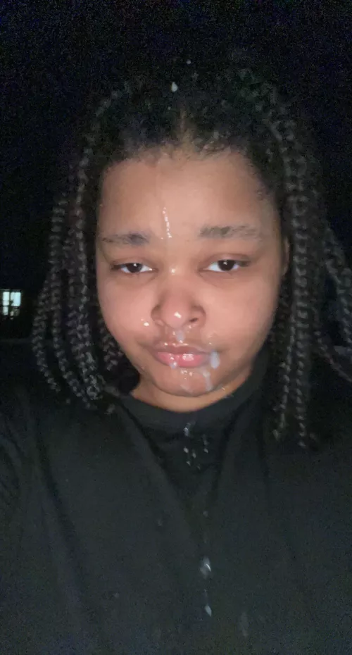 a cute lil cumslut 💞😋 the vid was messy & sloppy 😳