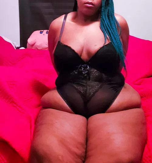 A cute little pet to cuddle with that wants to serve me and get head pats in return sounds amazing right now😔