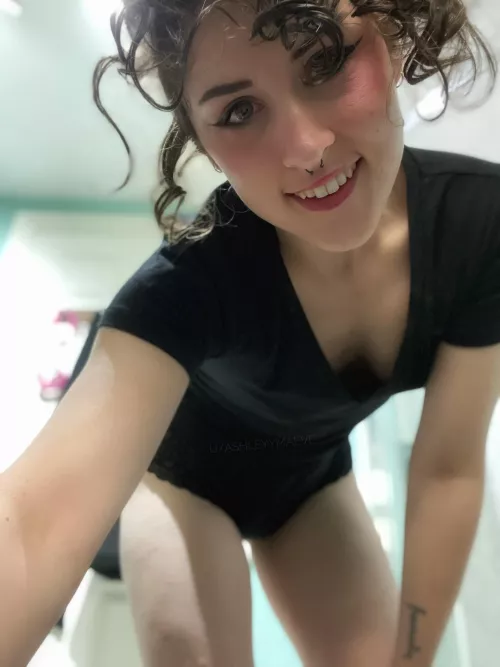 A cute smile to match my cute boobs 💕