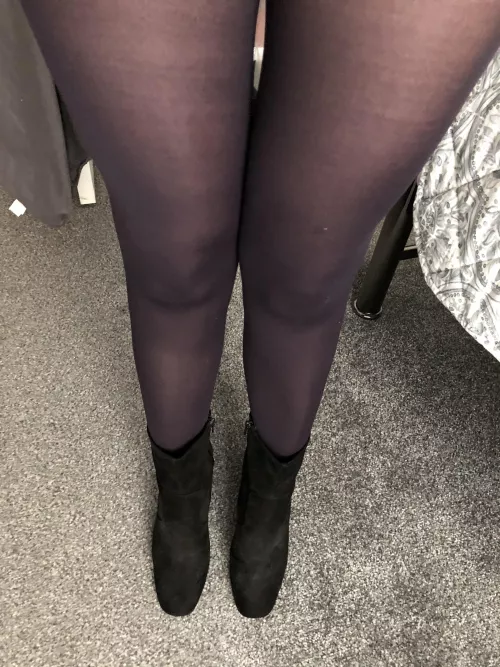 A day for opaque tights and boots 😘