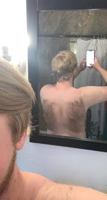 A follower wanted to see my hairy back again. But itβs been a while since I took this pic. Wanna see my growth sense then?
