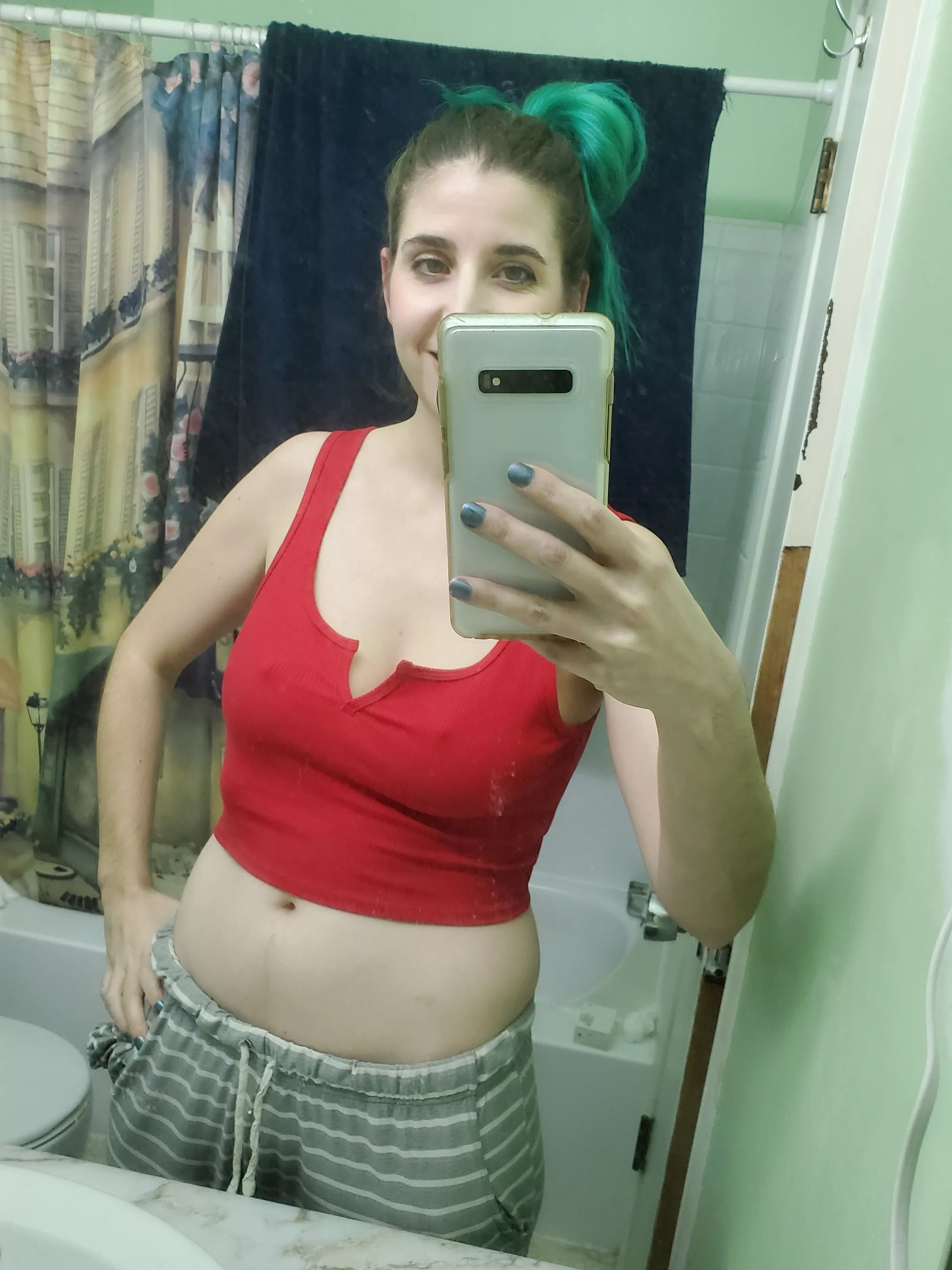 A good ol' braless bathroom selfie