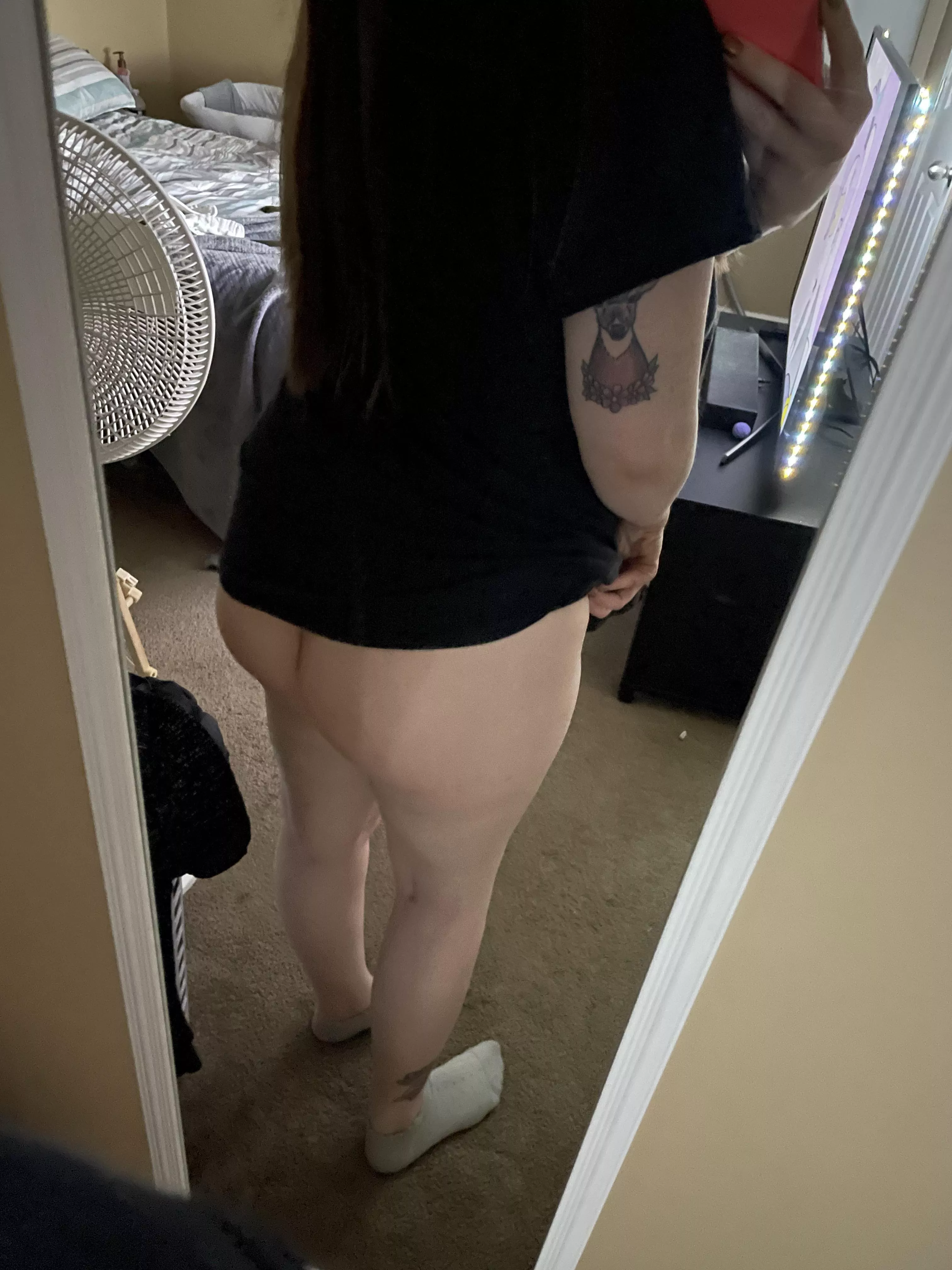 A late night booty pic 😘