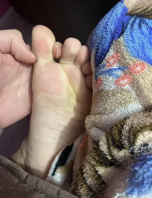 a lil hot, iβm sweating, help me refresh π₯΅π
 dms/pms r welcome