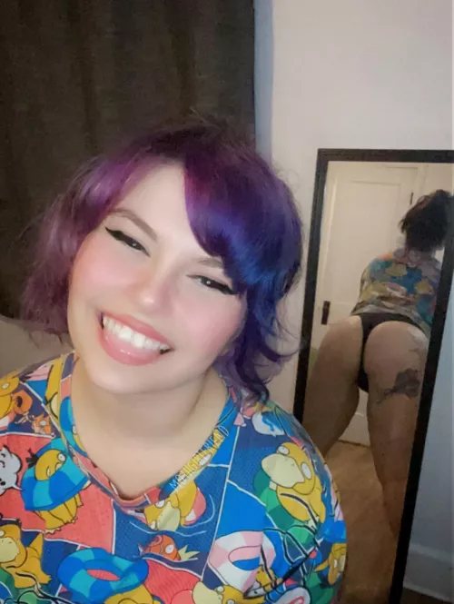 A little booty from this big tiddy goth gf 😋 Hope you have a lovely holiday and/or day!