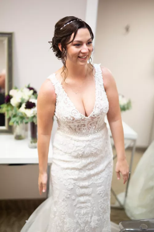 A little busty on my wedding day 🤭
