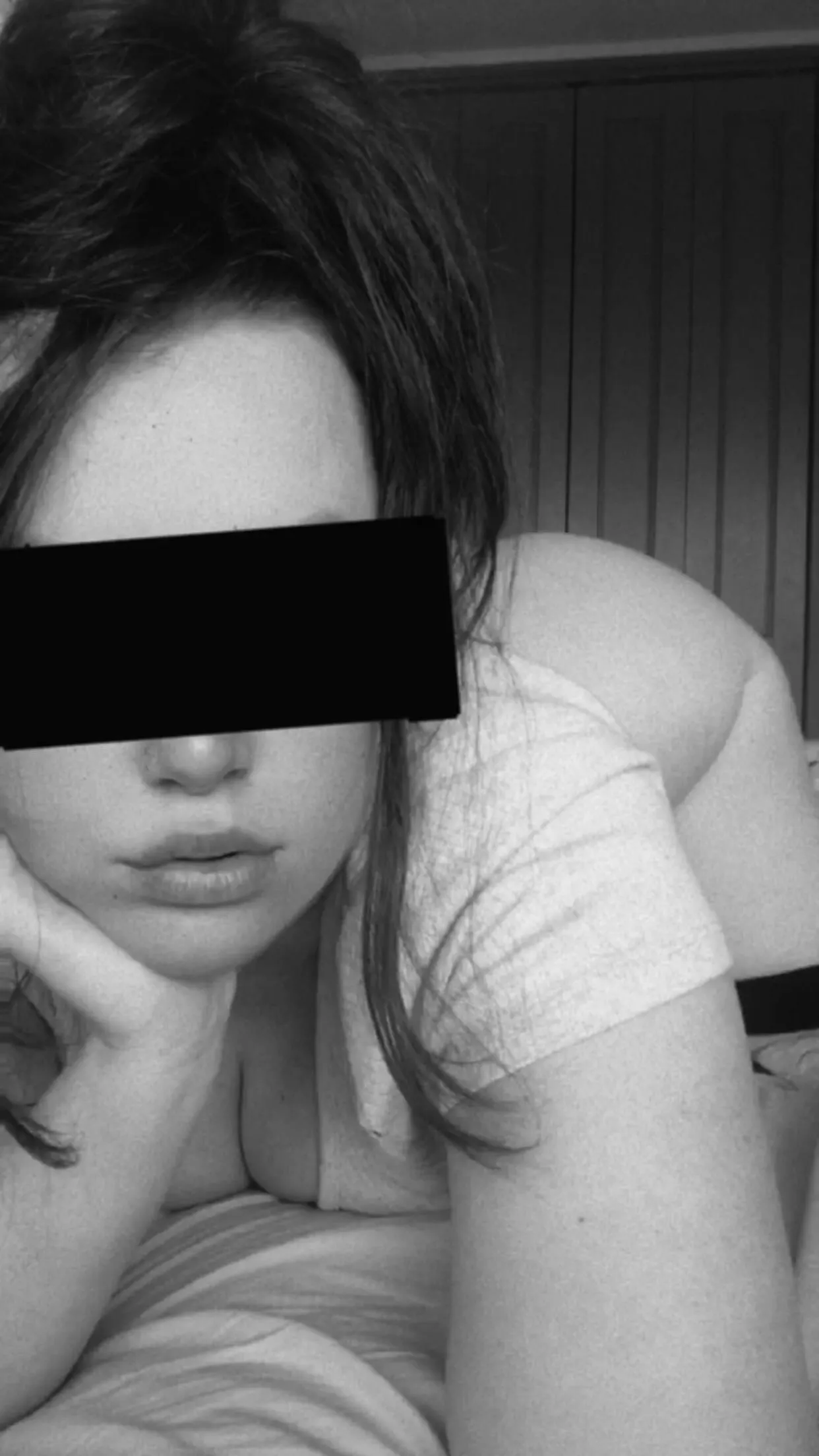 A little hip and boob cleavage 👅