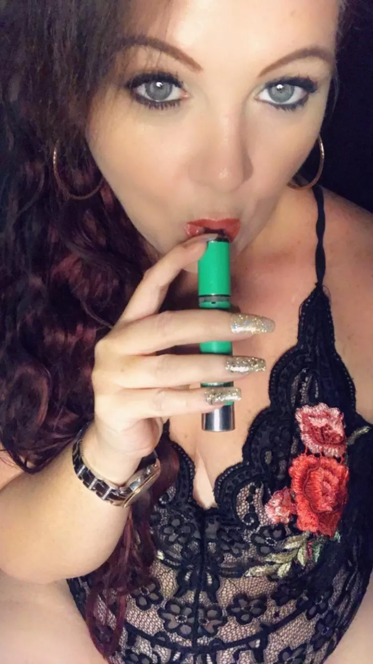 A little late night smoke 💨 Wanna join me?