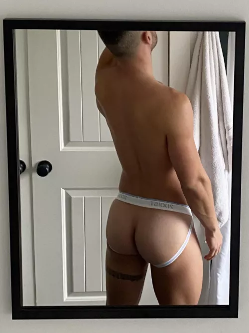 A little mirror jock action for you gent this morning…