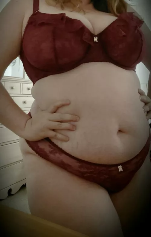 A little nervous to post this 😳 do you like my new set?