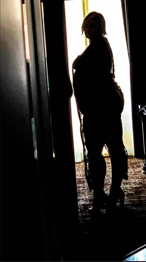 A little preggo silhouette…