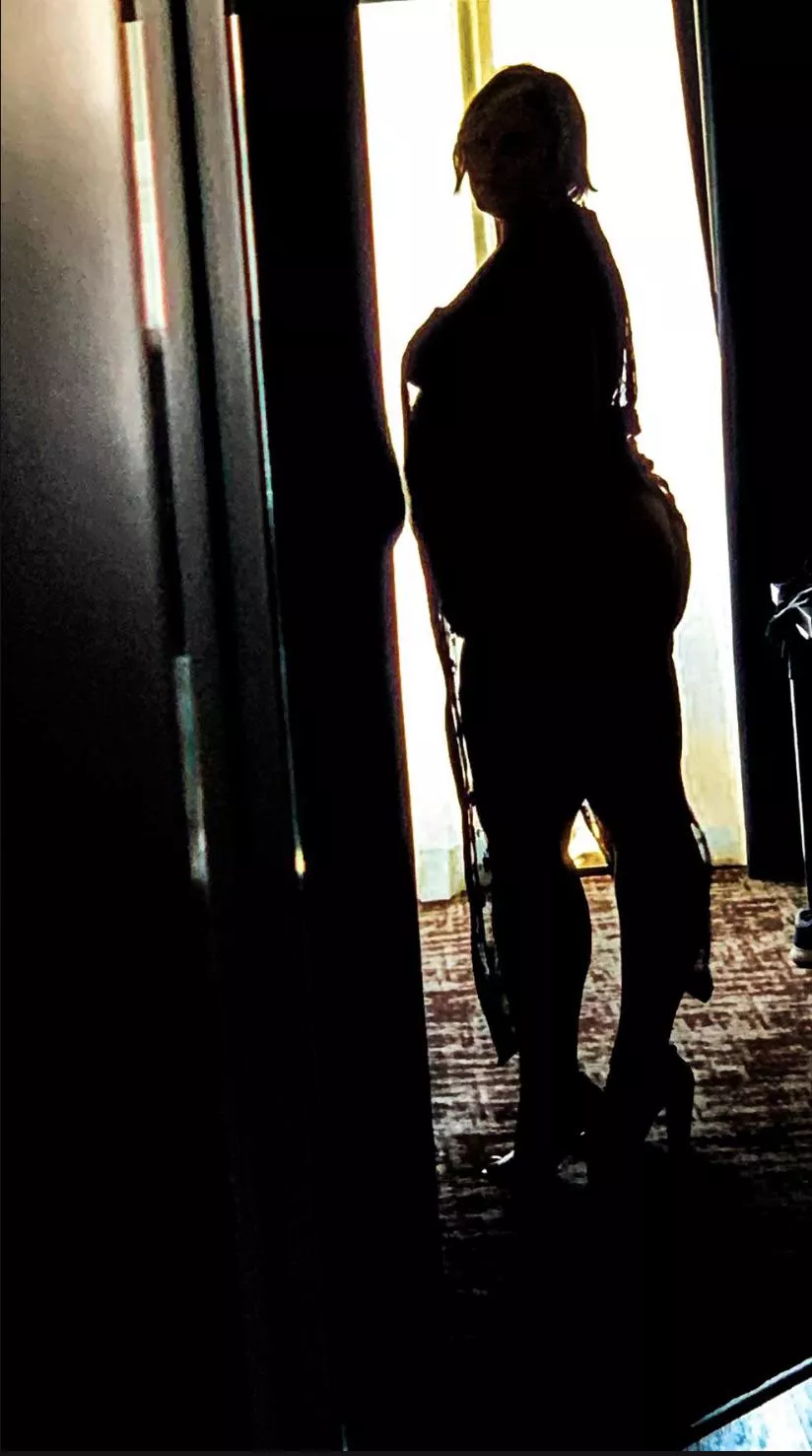 A little preggo silhouette…