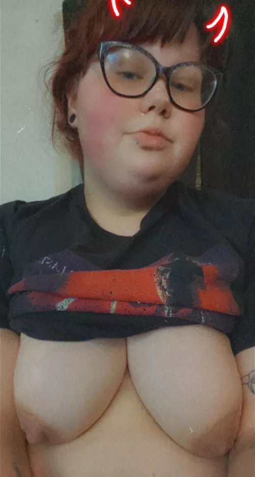 a little titty for your friday š¤š„