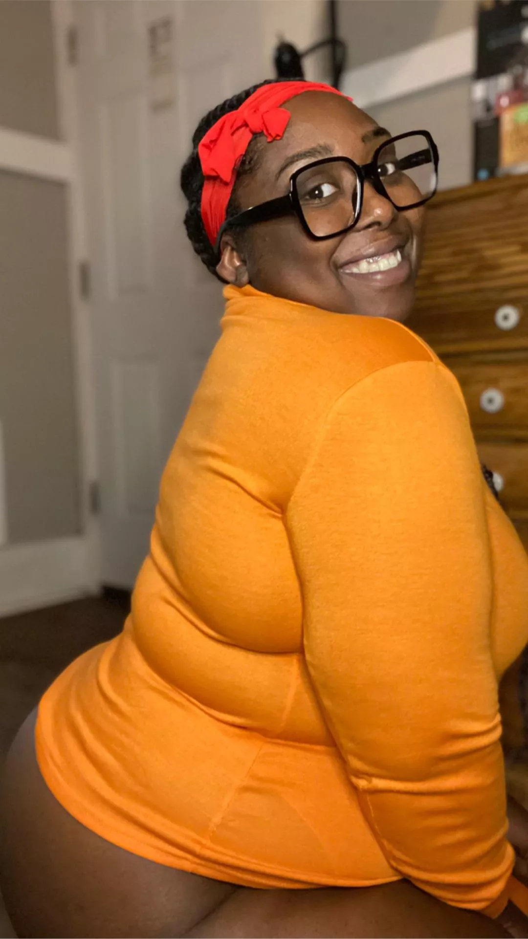A little Velma cosplay 😌😌🥺