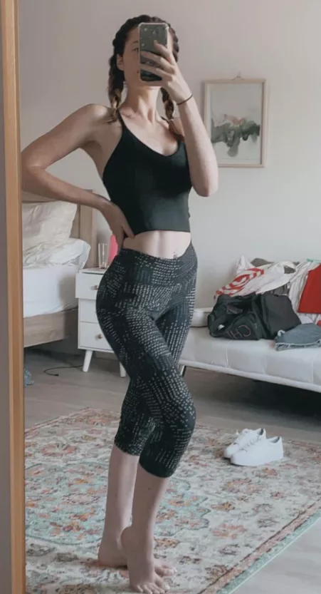 A little Wednesday morning movement🧘🏼♀️