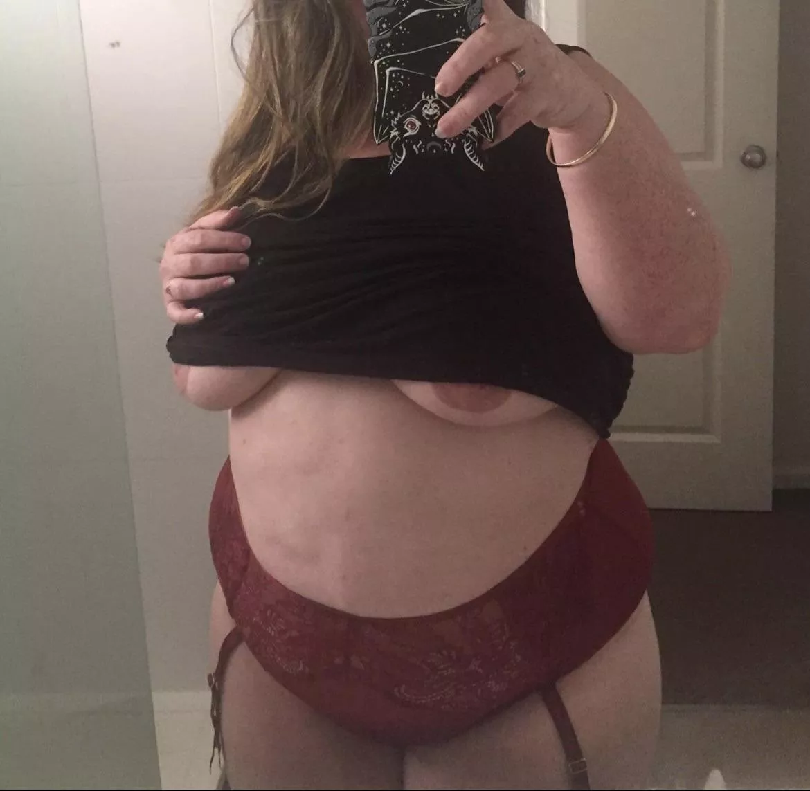 A mild start to the week 🖤