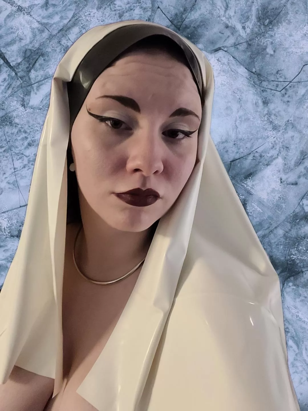 A new latex hood, can't wait to pair it with an outfit!!💋💋💋💋