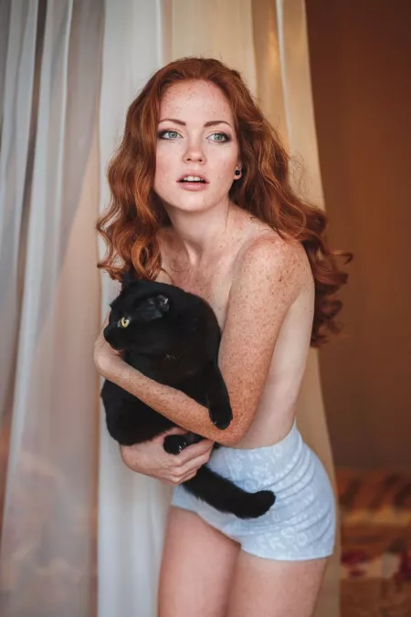 A perfect babe in a perfect pic