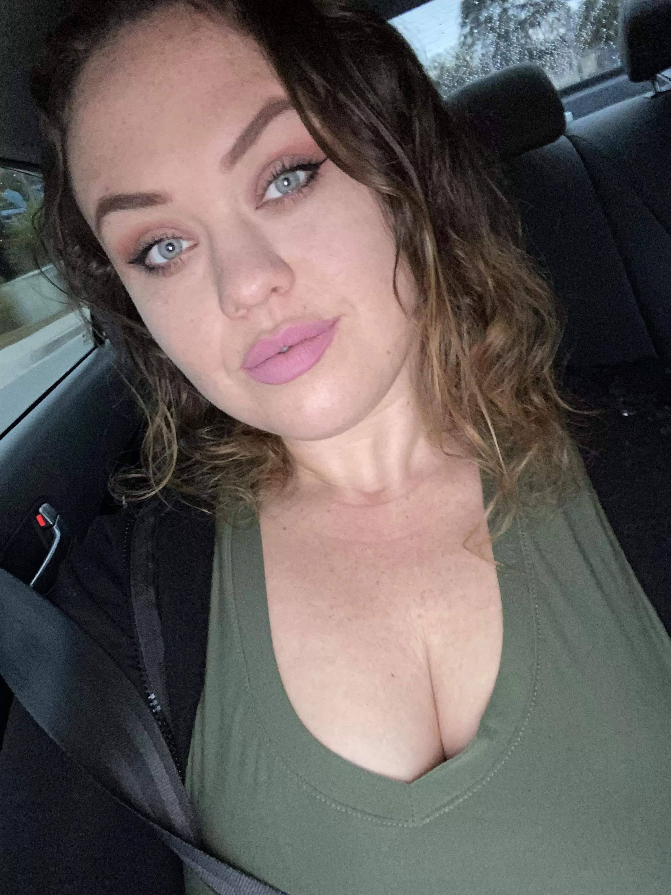 A real milf and a slut at night 😈