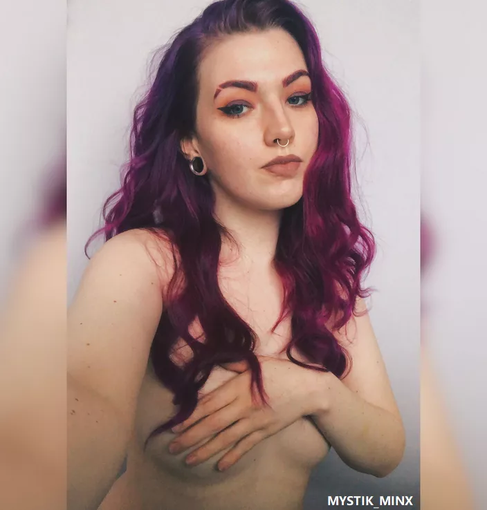 a recent selfie, hello!! 💕