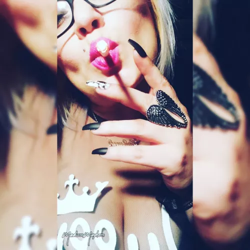 A shame I can't share the video clip 😈👑🚬💨