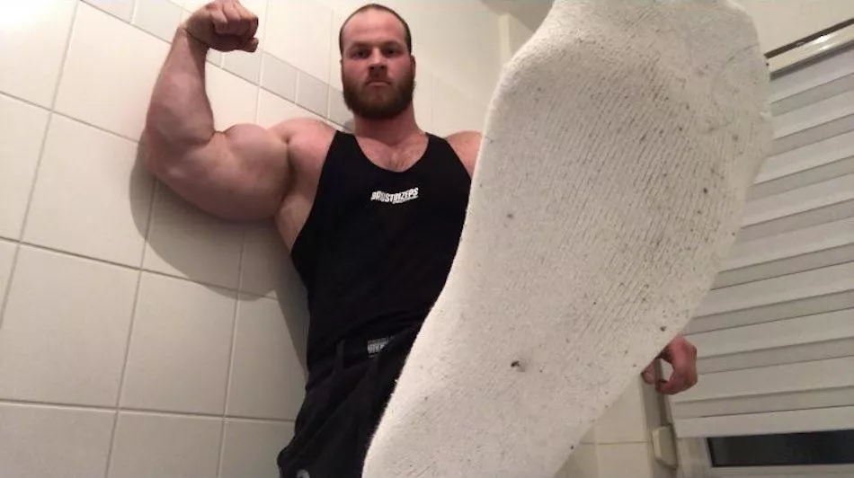A size 14 should go with a huge bicep. A size 14 should go with a huge bicep.